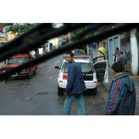 Guarapiranga, rua com pessoas e polícia. Créditos: Nair Benedicto