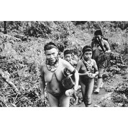 Akuntsu during the first official contact. Photo: Marcos Mendes, 1995. akuntsu_4