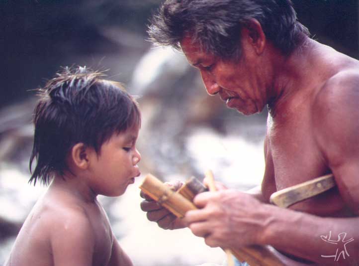 Piutr Jaxa, antigo habitante de Pari-Cachoeira, no Uaupés, e que atualmente vive na Terra Indígena Balaio. Foto: Piort Jaxa, 1993.