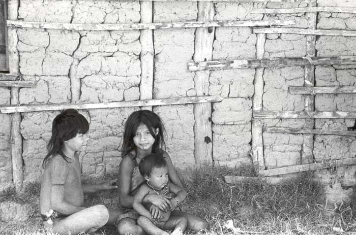 Crianças na TI Roosevelt. Foto: Kim-Ir-Sen, 1981.