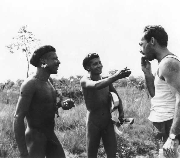 Primeiro contato com os Ikpeng. Foto: Eduardo Galvão, 1964.