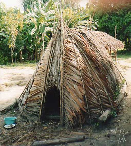 Casinha de reclusão Jamamadi na aldeia São Francisco (TI Jarawara Jamamadi Kanamanti). Foto: Peter Schröder, PPTAL/ 2000