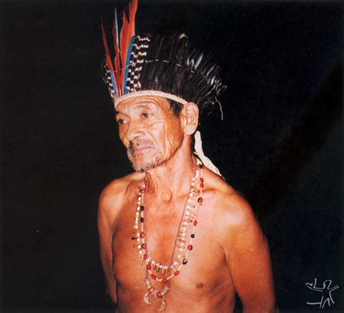 Vicente Fokãe, liderança do PI Xapecó, no Kikikoi (ritual dos Mortos). Foto: Kimiye Tommasino, 2000.