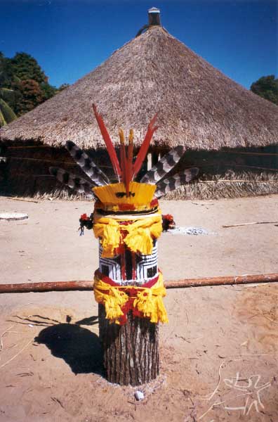 Tronco de kwarup. Foto: Aisanain Paltu Kamaiura, 1998.