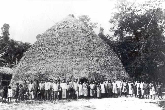 Maloca no Posto Indígena Rio Gregório. Foto: Acervo Museu do Índio, 1928.