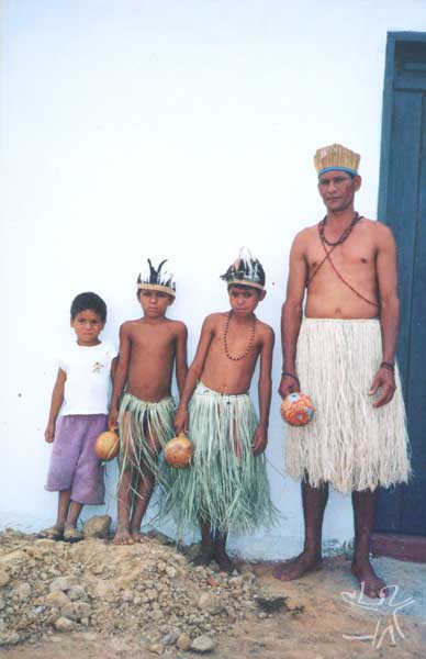 Edmilson da Silva e filhos. Foto cedida por Ivone Gomes, final da década de 1990.