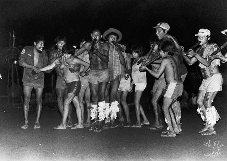 Festa das tabocas no Igarapé Bom Jardim. Foto: Carlos Fausto, 1988.