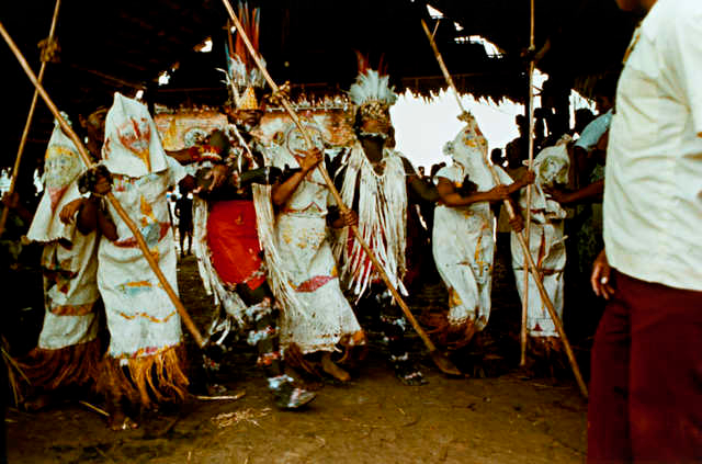 Índios Ticuna durante ritual, Belém do Solimões, Terra Indígena Évare I, Amazonas. Foto: Jussara Gruber , 1978