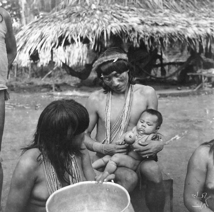 Família Tiriyó. Foto: Protásio Frikel, 1965