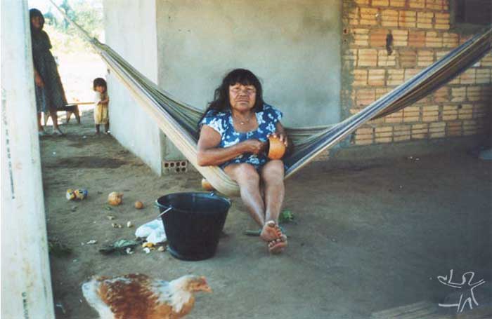 Kaiulu Trumai, mãe do prof. Takap Pi'yu Trumai Kaiabi, da escola estadual da Aldeia Boa Esperança. Foto: Maria Cristina Troncarelli, 2000