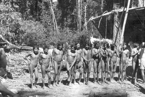 Fotografia do primeiro contato dos Wari' com os brancos. Foto: O Cruzeiro, 1962