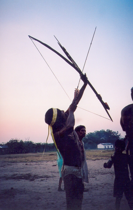 Homem Mamaindê durante um ritual de guerra realizado na aldeia Mamaindê em 2005. Foto: Joana Miller