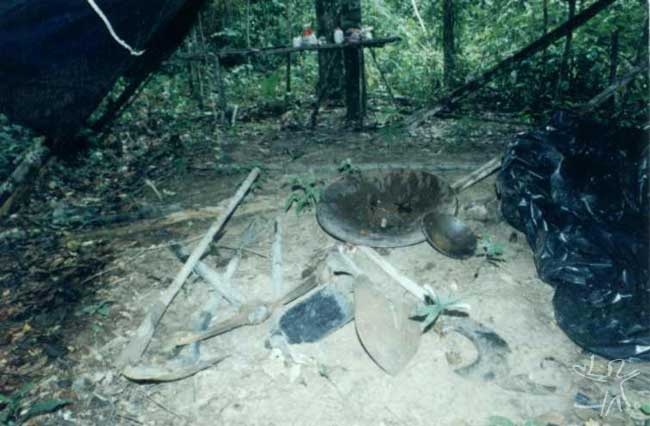 Material de garimpo apreendido ao sul da TI Urueu. Foto: Sergio Cruz, 2000