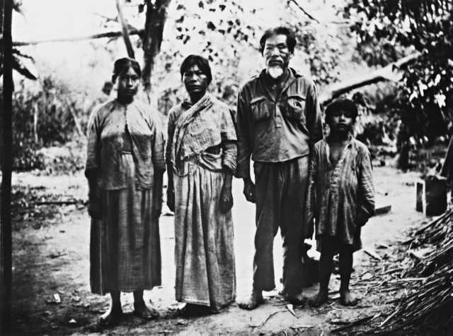 Capitão Fernandez (Chico), com a família, Alto Paraguay, Terra Indígena Guató, Mato Grosso do Sul.