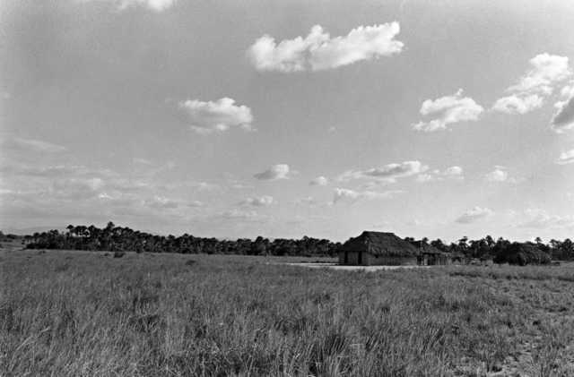 Maloca Malacacheta dos índios Wapixana, Terra Indígena Malacacheta, Cantá, Roraima. Foto: Eliane Motta, 1984
