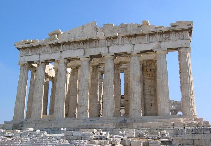 Parthenon, antigo templo grego, Atenas (Grécia). Foto: Adamos Maximus, 2006. Publicada sob uma licença Creative Commons (Atribuição: Uso Não-Comercial, Vedada a Criação de Obras Derivadas 2.0 Genérica). 