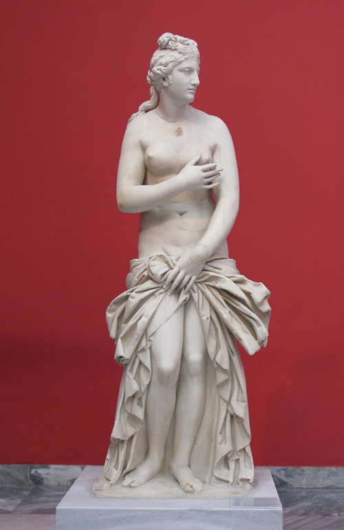 Estátua de Afrodite. Museu Nacional de Arqueologia de Atenas, Grécia. Foto: Tilemahos Efthimiadis, 2009. Publicada sob uma licença Creative Commons (Atribuição 2.0 Genérica: Você deve dar crédito ao autor original, da forma especificada pelo autor ou licenciante).