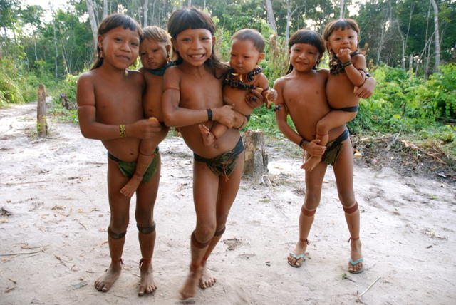 Enawene Nawe children, Enawene Nawe Indigenous Territory, Mato Grosso. Photo: Vincent Carelli, 2009