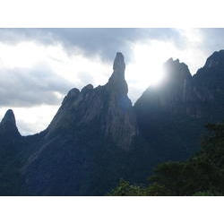 PARNA Serra dos Órgãos (RJ) - Dedo de Deus, formação de constituída essencialmente de gnaisse. Com falhamentos de grande extensão, o Parque abriga a Pedra do Sino, ponto culminante da Serra do Mar (2663m). 20100101  / Silvia Futada