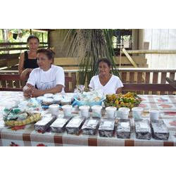 PARNA do Cabo Orange (AP) - Cozinheiras de Vila Velha e seus produtos (barras de cacau, bombons de chocolate recheados com cupuaçu, doce de cupuaçu e pupunha) 2009  / David Leonardo Bouças da Silva