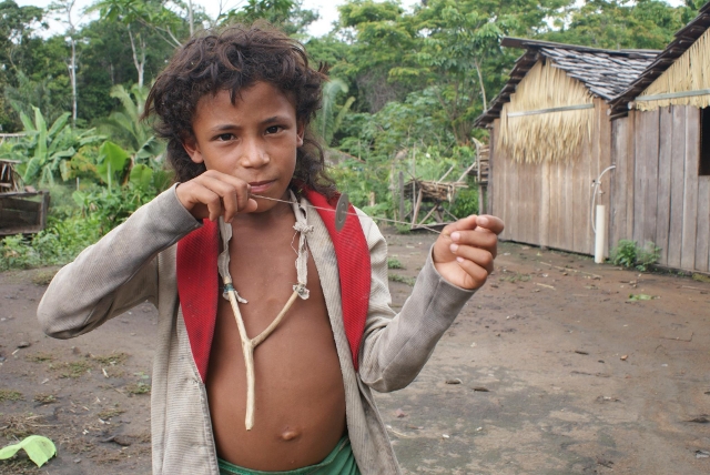 Menino do povo Arara da Volta Grande do Xingu. Foto: Rafael Salazar.