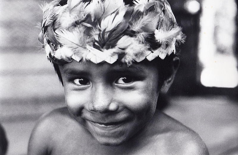 Sidney, neto do Tuxaua Manoelzinho, rio Marau, TI Andirá-Marau. Foto: Sônia Lorenz, 1984.