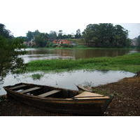 Casas na beira da represa Bilings.