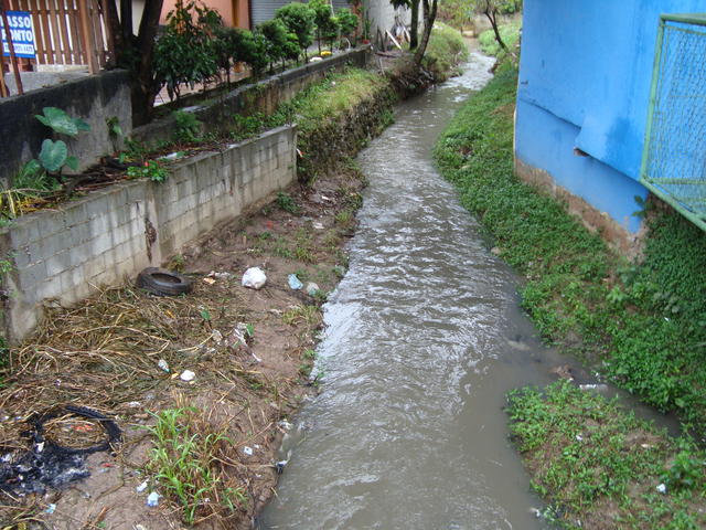 Ribeirão Caulim Poluído.