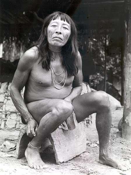 Retrato de Dondon, então chefe wayana da aldeia Anapuaka. Foto: Daniel Schoepf, 1972.